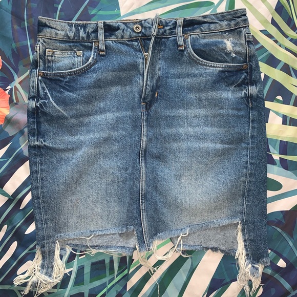 H&M Dresses & Skirts - 🤑3/$25🤑H&M Denim Skirt